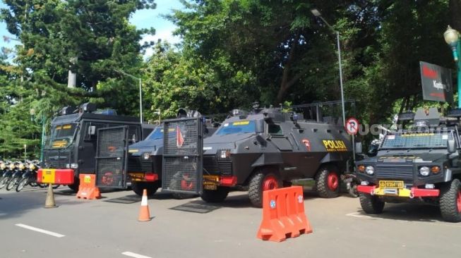 Baraccuda dan Water Cannon Disiagakan Jelang Pemeriksaan Habib Rizieq