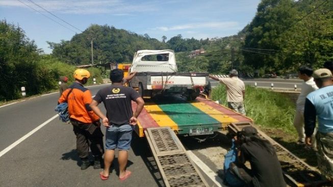 Pikap Nyemplung Jurang di Tawangmangu, Sopirnya Malah Ngacir
