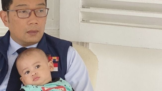 Ridwan Kamil Minta Polisi Periksa Mahfud MD soal Kerumunan Megamendung