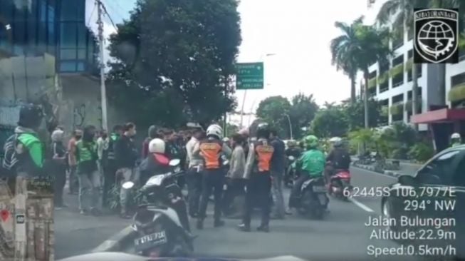 Kronologis Ojol Blok M Ngamuk Mau Bakar Mobil Dishub DKI