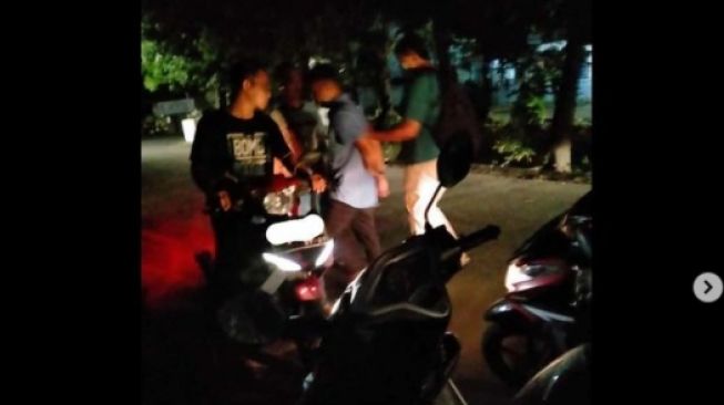 Viral Ojol Dikepung 8 Intel saat Antar Penumpang, Ternyata Angkut Ini