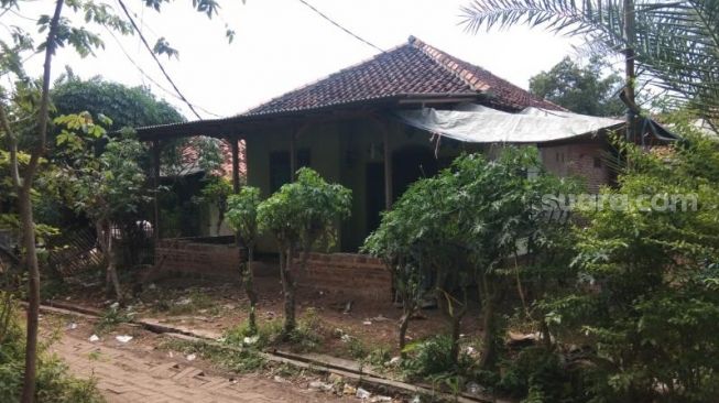 Rumah duka Afriyani, TKW yang ditemukan tewas dalam koper di Mekkah, Arab Saudi, berada di Kecamatan Kronjo, Kabupaten Tangerang, Rabu (2/12/2020). [Suara.com/Ridsha Vimanda Nasution]