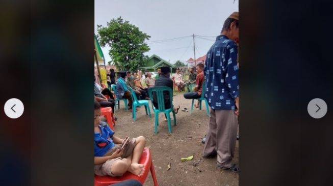 Seorang pengantin tewas jelang akad nikah. Padahal semua keluarga sudah bersiap menyambut kabar gembira. Tapi semua berubah duka.