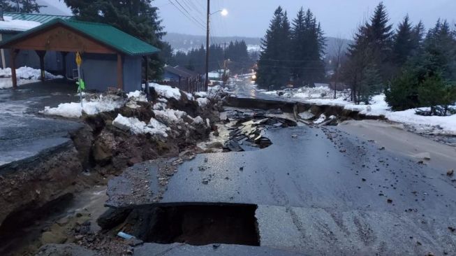 Alaska Diterjang Tanah Longsor, Enam Orang Hilang Puluhan Rumah Rusak Berat