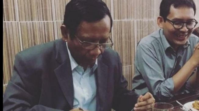 Doyan Makan di Warteg, Intip Momen Kulineran ala Menkopolhukam Mahfud MD