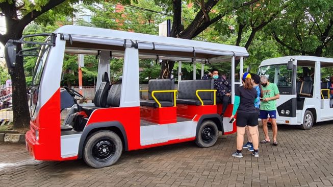 Pemerintah Kota Makassar memperkenalkan inovasi berbasis layanan transportasi yakni Bus Wisata Metro Kota Makassar, Kamis (3/12/2020) / [Foto: Istimewa]