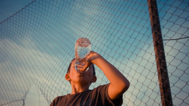 Minum Air 5 Liter Tiap Hari Demi Cegah Covid-19, Pria Ini Justru Masuk ICU