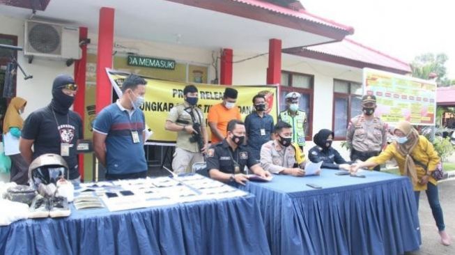 Tukang Jual Parfum di Batam Nyambi Jadi Jambret
