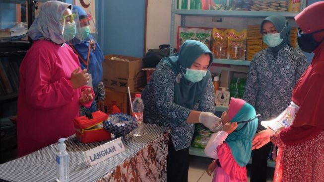 Cegah Stunting, Posyandu Buka Kembali dengan Protokol Kesehatan