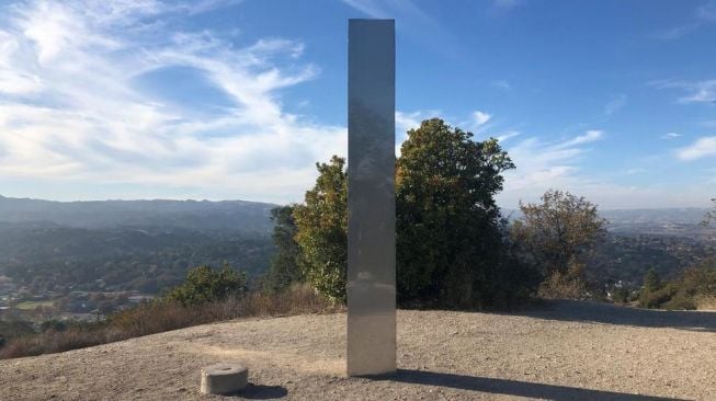 Monolith Kembali Ditemukan, Kali Ini di California namun Langsung Lenyap