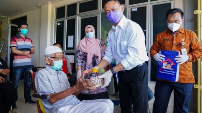 Usianya 95 Tahun, Kakek di Pontianak Berhasil Sembuh dari Covid-19