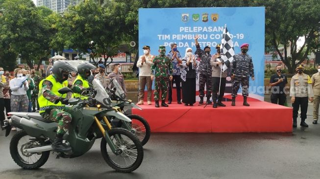 Polda Metro Jaya, Kodam Jaya, dan Pemprov DKI Jakarta membentuk Tim Pemburu Covid-19. (Suara.com/M. Yasir)