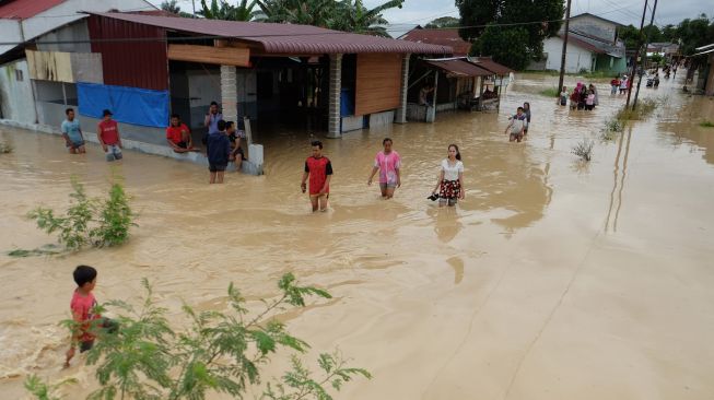 Warga di Medan Gatal-gatal Hingga Diare Usai Diterjang Banjir