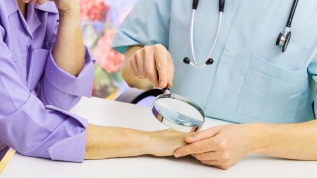 Daftar Biaya Berobat ke Dokter Kulit [TERBARU]
