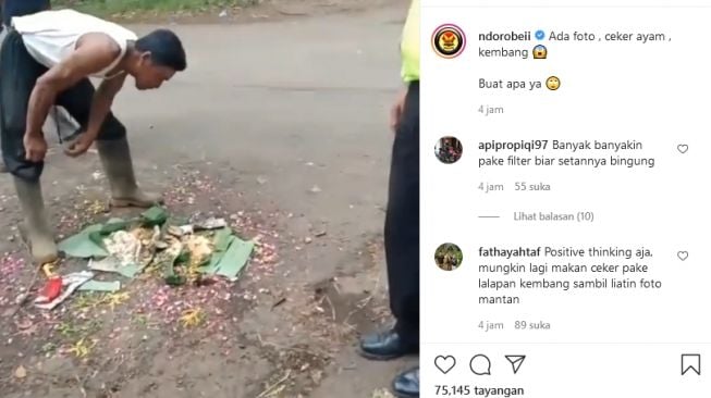 Kocak! Bapak ini Sebut Sesajen Enak