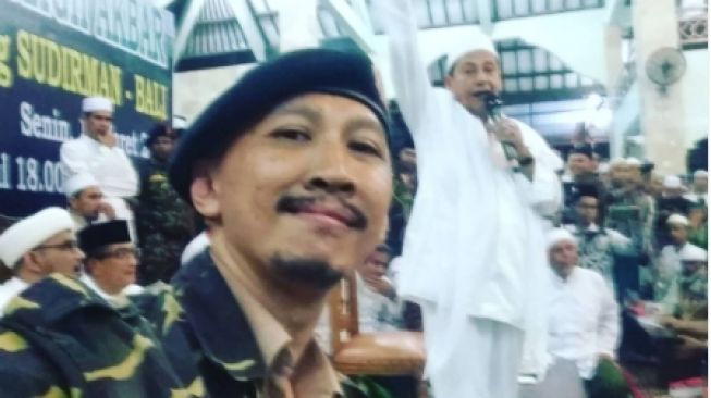 Abu Janda Diduga Sindir Rizieq Shihab: Polisi Tahu Habib yang Asli Bos!