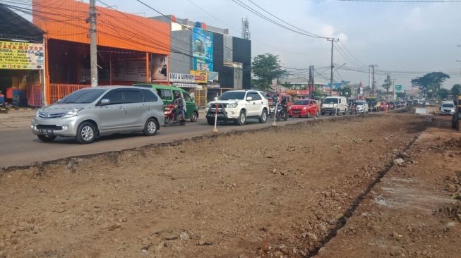 Perbaikan dan pelebaran jalan di Tangerang Selatan. (Dok : Pemkot Tangsel). 