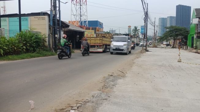 Perbaikan dan pelebaran jalan di Tangerang Selatan. (Dok : Pemkot Tangsel). 