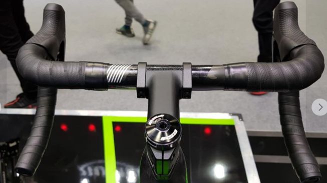 Dropbar sepeda balap Kawasaki berbahan karbon (Facebook)