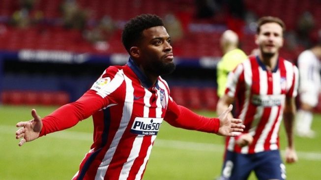 Penyerang sayap Atletico Madrid Thomas Lemar merayakan golnya ke gawang Valladolid dalam lanjutan Liga Spanyol di Stadion Wanda Metropolitano, Madrid, Spanyol, Sabtu (5/12/2020) waktu setempat. (ANTARA/REUTERS/Javier Barbancho)