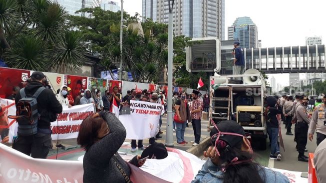 Demo di Polda Metro Jaya, Massa Sebut Habib Rizieq Teroris