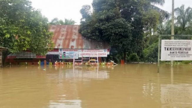 Sekolah Terendam Banjir, Ujian Semester di Aceh Timur Terpaksa Ditunda