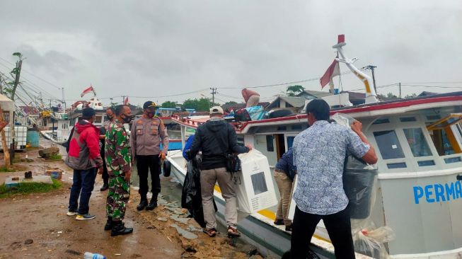 Kisah PPS Terjang Badai di Laut Demi Kirim Logistik Pilkada ke Pulau Tunda,