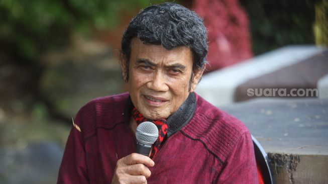 5 Potret Adam Ghifari, Dalang Berprestasi Putra Rhoma Irama