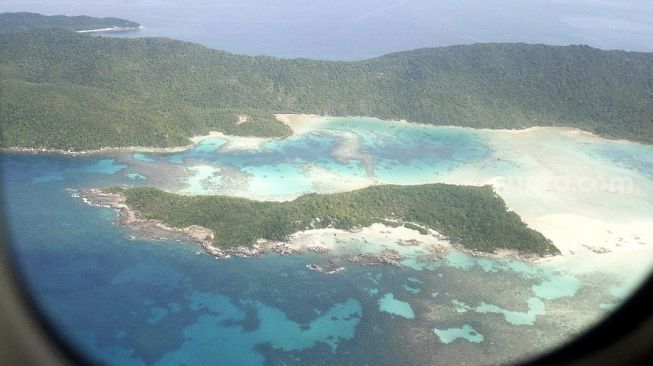 Kepulauan Anambas dilihat dari udara, dengan keindahan garis pantainya. Sebagai ilustrasi [Suara.com/CNR ukirsari].