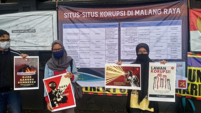 Coblosan Pilkada Bareng Sama Hari Antikorupsi, MCW Gelar Aksi di Malang