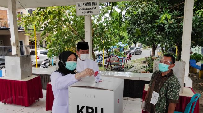 Langit Gresik Gelap Saat Coblosan, Qosim: Semoga Pertanda Ayem Tentrem!