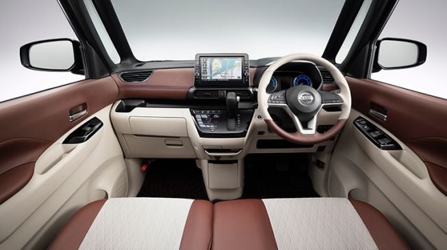 Kabin Nissan ROOX muncul dalam upholstery two-tone [Nissan Global].