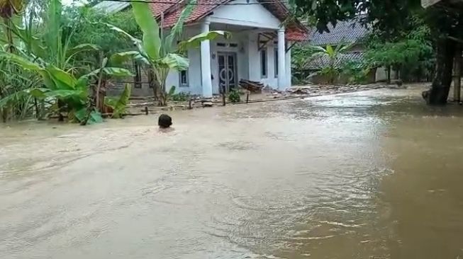 Dua Hari Hilang Terseret Banjir, Santri di Lebak Ditemukan Meninggal Dunia