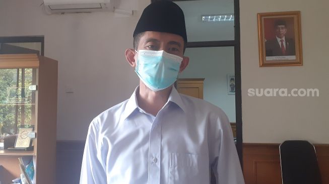 Ketua DPD PKS Kabupaten Bogor Agus Salim ditemui di gedung DPRD Kabupaten Bogor, Kamis (10/12/2020). [Suara.com/Andi Ahmad Sulaendi]