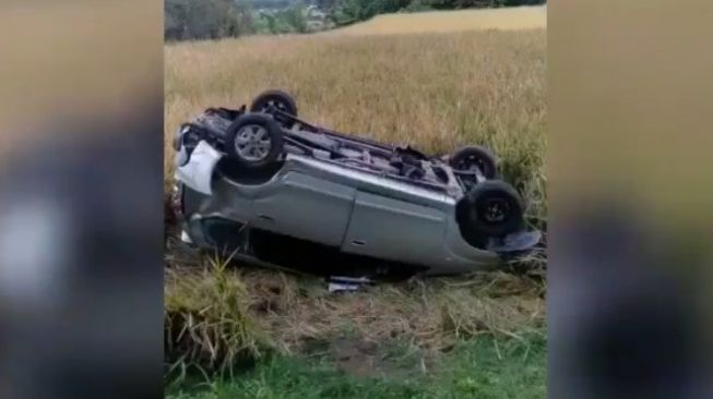 Nasib akhir Toyota Avanza yang melaju zig zag di jalan (Instagram)