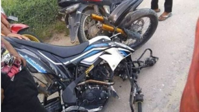 Viral Potret Kecelakaan Motor Bikin Salah Fokus, Barang Mahal Kok Ringsek?