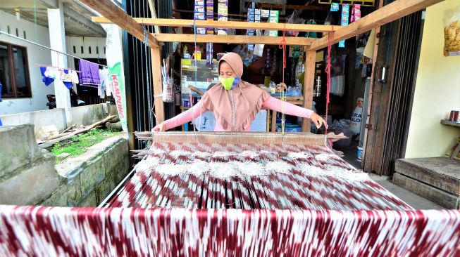 Penenun Corak Insang di Pontianak Minim, Dekranasda Buka Pelatihan