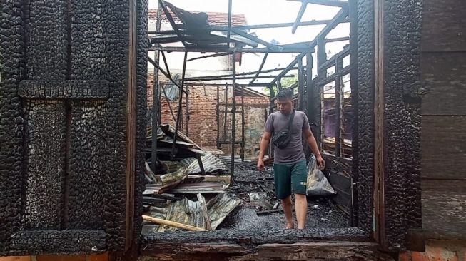 Rumah Bedeng Terbakar, Ibu Tiga Anak Tewas Terpanggang