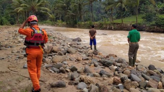 Cari Korban Longsor di Lebak, Tim SAR Gabungan Temukan Tulang Manusia