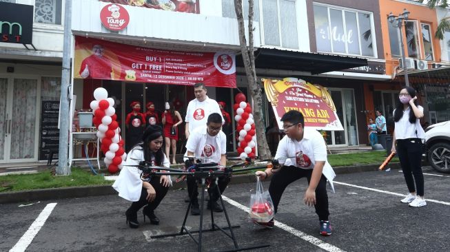 Sukses Jualan Siomay, Bocah 13 Tahun Ini Dapat Nasihat dari Walikota Risma