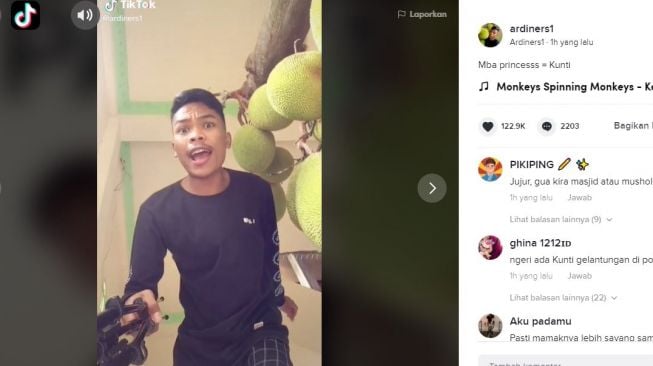 Pohon nangka di dalam rumah. (TikTok/@ardiners1)