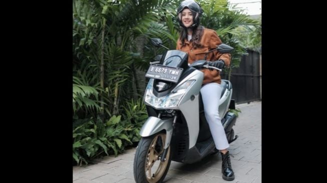 Ini Alasan Mengapa Anya Geraldine Senang Motoran Pakai Yamaha Lexi