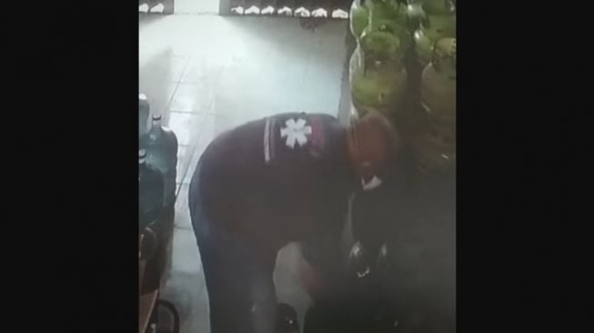 Resahkan Warga, Pencuri Tabung Gas Terekam CCTV Saat Beraksi di Bantul