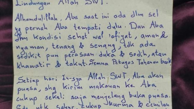 Habib Rizieq kirimkan surat bertuliskan tangan ke keluarga setelah resmin mendekam di rutan Polda Metro Jaya. (dok pengacara FPI);