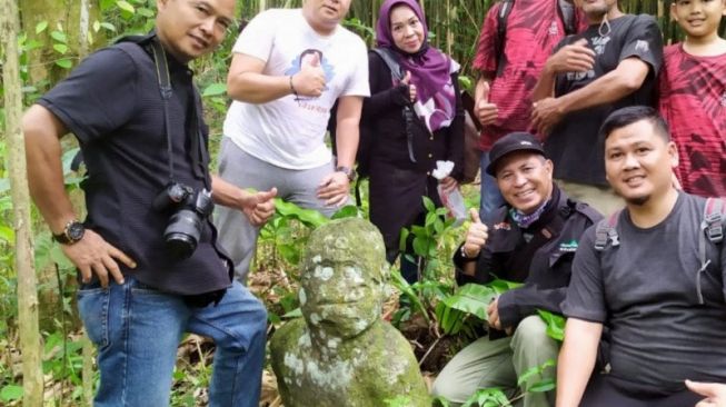 Arca Ras Negroid Setinggi 70 cm, Ditemukan di Bekas Lahan Kopi di Lahat