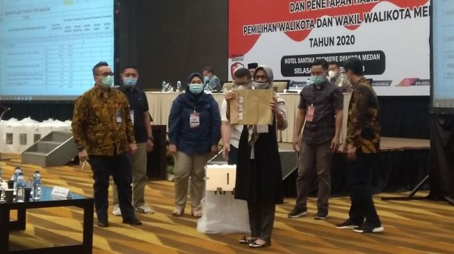 KPU Tetapkan Bobby-Aulia Peraih Suara Terbanyak Pilkada Medan