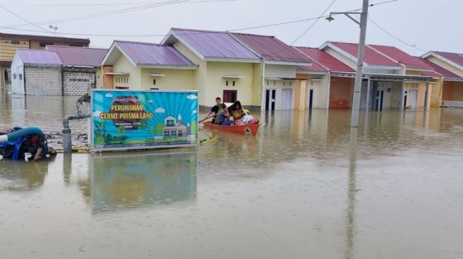 Kota Makassar Diterjang Banjir, Air Sampai Lutut Orang Dewasa