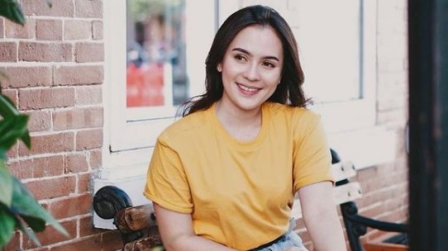 Disebut Berzina dengan Lucky Perdana, IG Lidi Brugman Diserbu Netizen