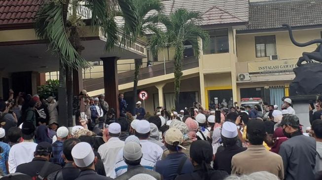 FPI Bogor ancam geruduk Polda Metro Jaya untuk bebaskan Habib Rizieq Shihab. (Suara.com/Andi)