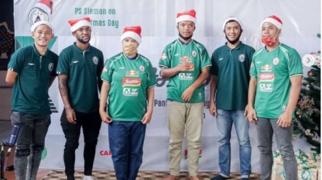 Sambut Natal, PSS Sleman Berbagi Kebahagiaan dengan Anak-anak Disabilitas